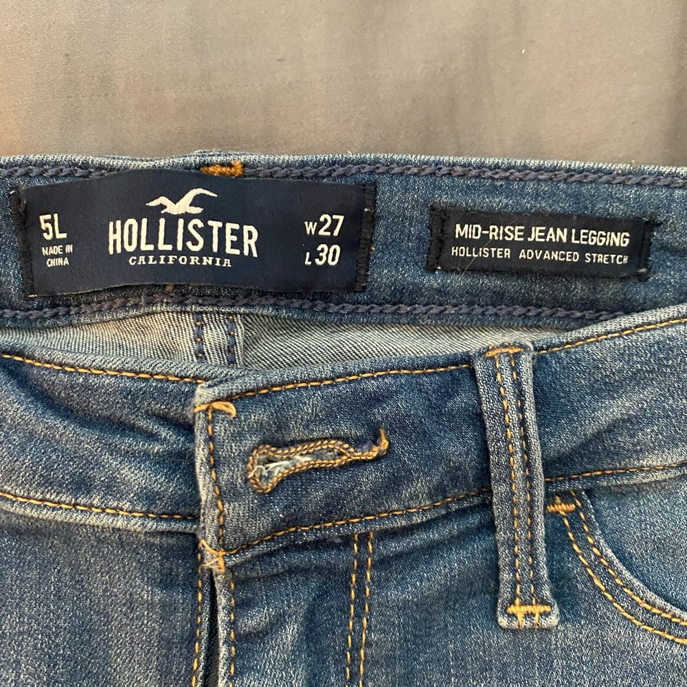 5 Long Hollister Jeans - Picture 3 of 3